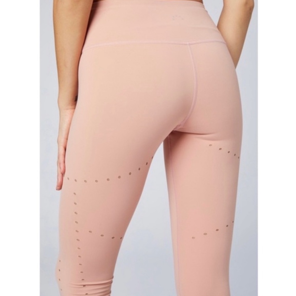 Varley ‘Boden’ Laser Cut Leggings in ‘Cameo’ Peach Pink Size Small - Picture 4 of 16